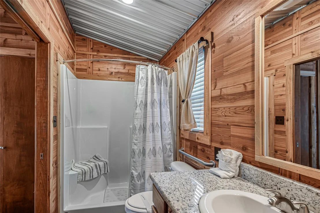 Photo of 515 Lakeview Lane