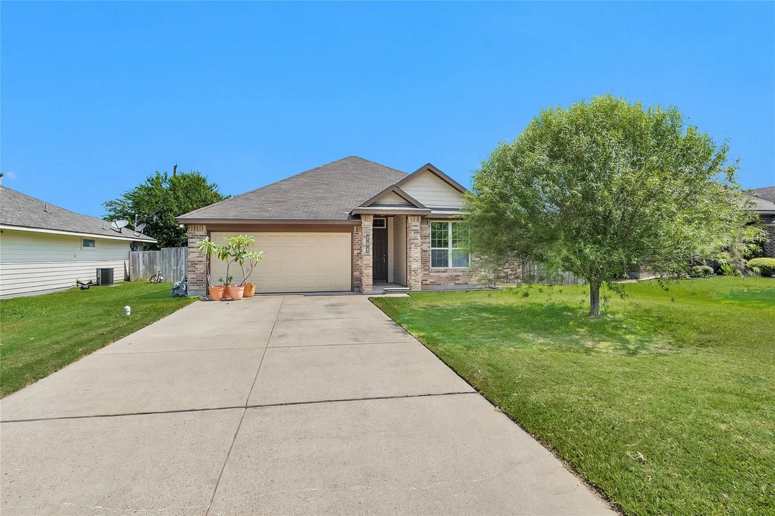 Photo of 704 Mockingbird Street