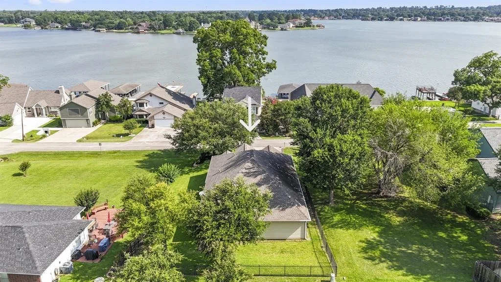 Photo of 1079 Lake View Drive