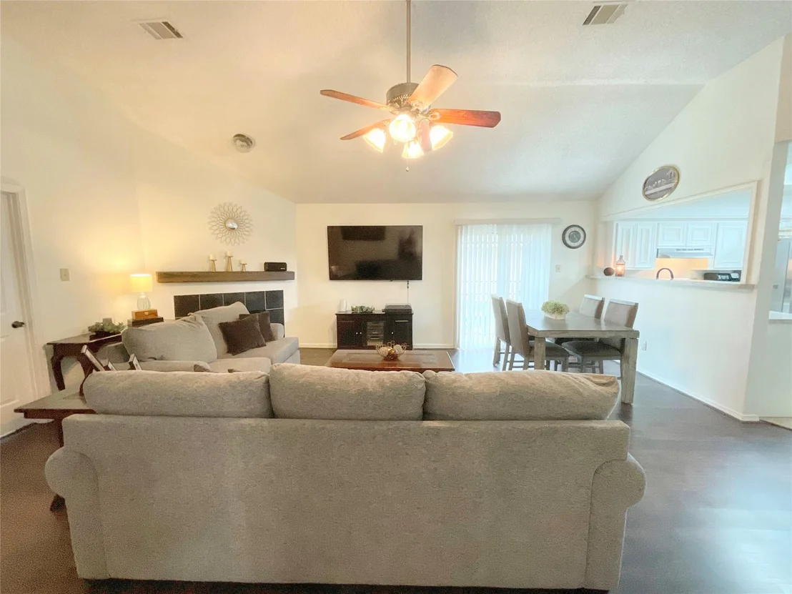 Photo of 1155 Holbech Lane