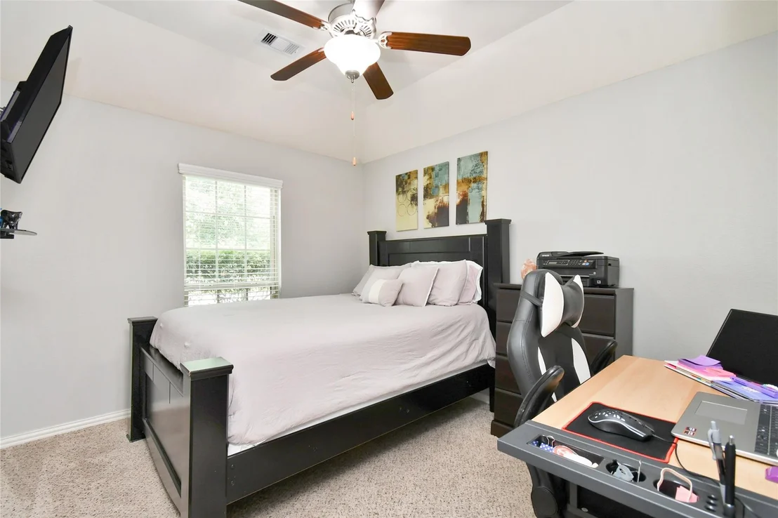 Photo of 652 Maple Point Drive E