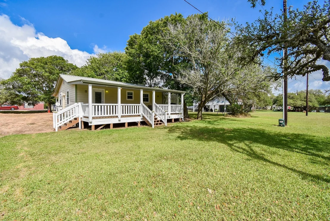 Photo of 1678 Bayview Drive