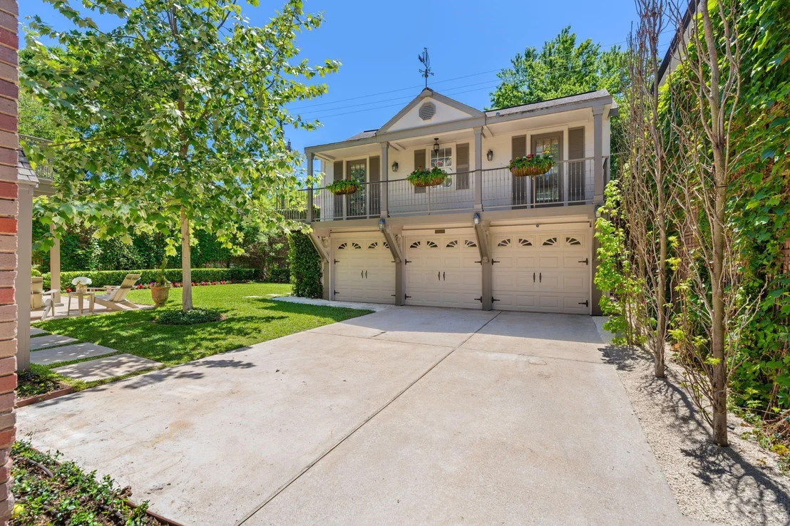 Photo of 2103 South Boulevard
