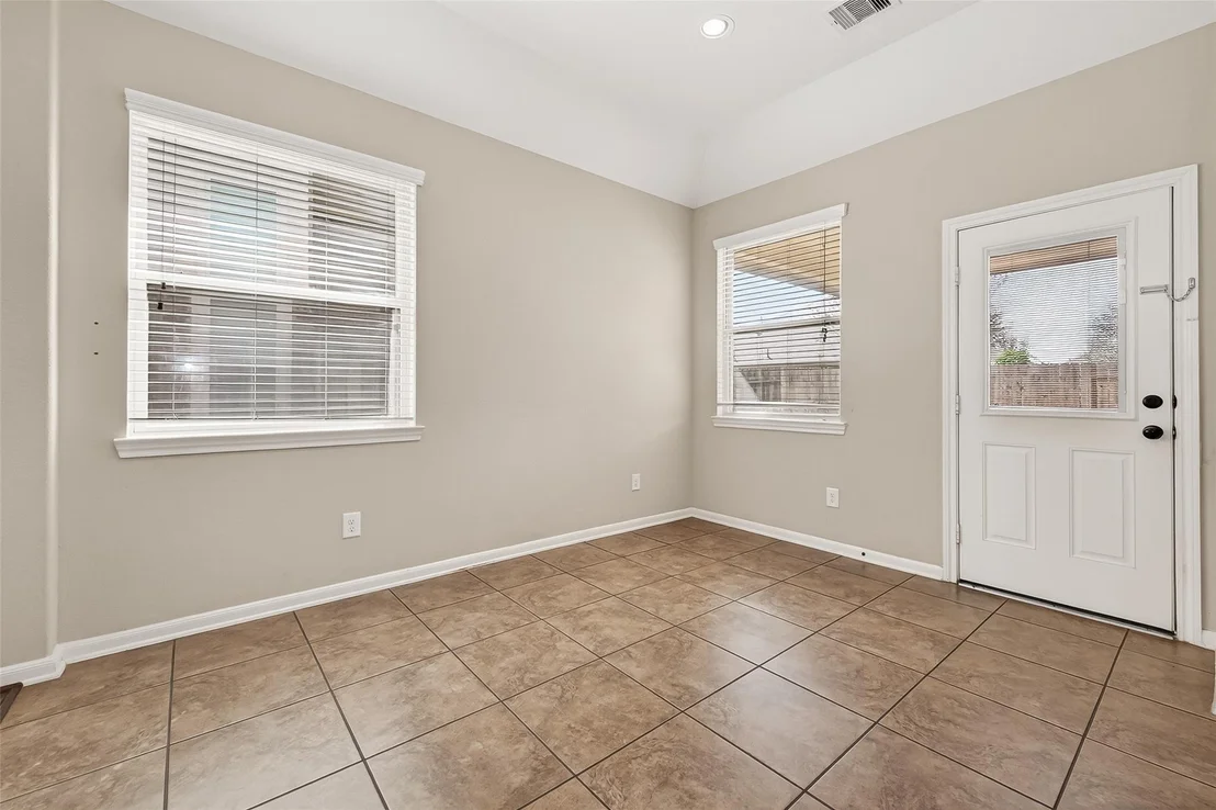 Photo of 6018 Gracys Landing Ln