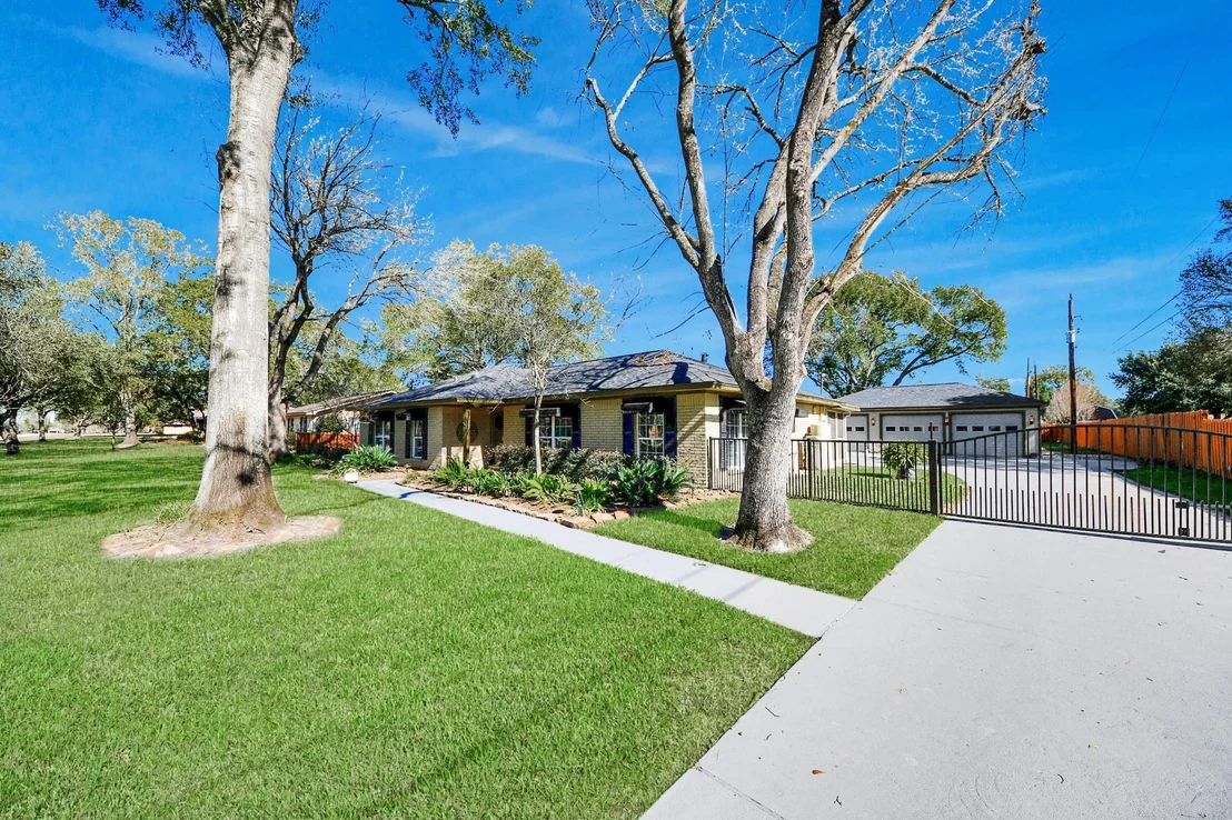 Photo of 15810 Merle Road