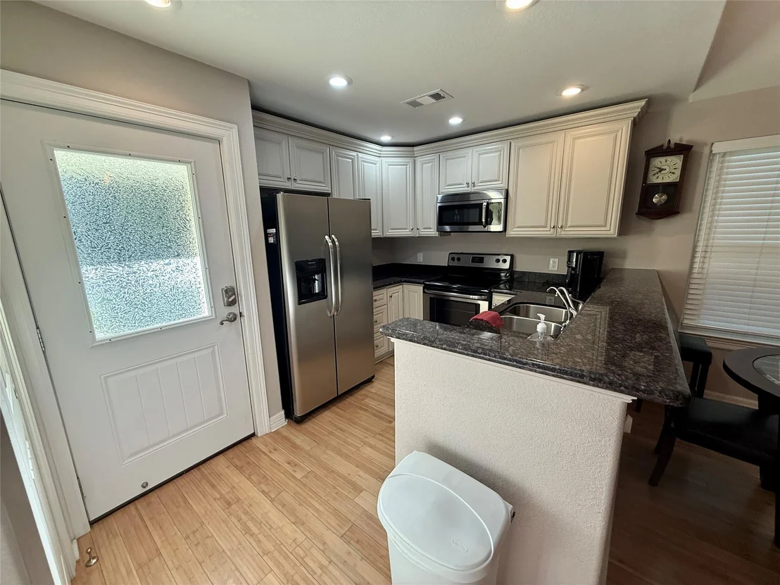 Photo of 200 Dewberry