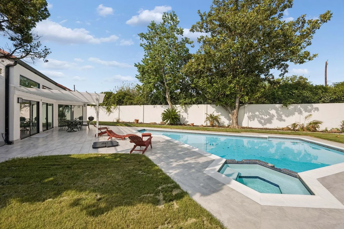 Photo of 12002 S Circle Drive