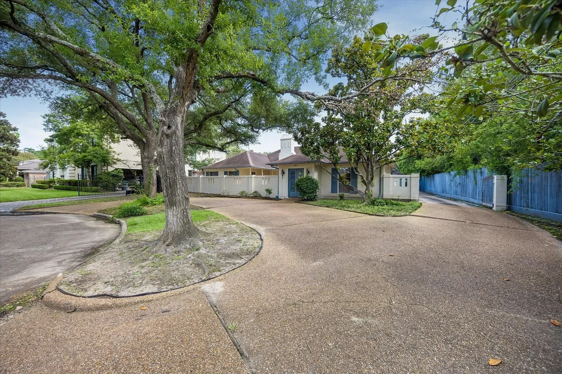 Photo of 802 Old Lake Road