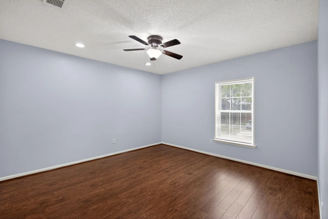Photo of 918 Long Prairie Drive