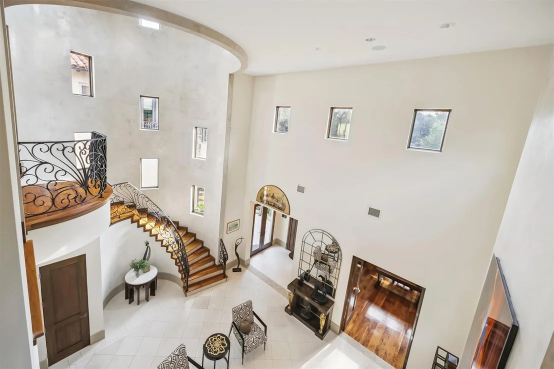 Photo of 322 Crestwood Drive