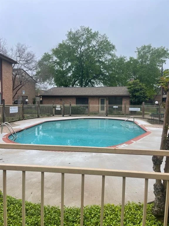Photo of Unit 708 at 9000 Bissonnet Street