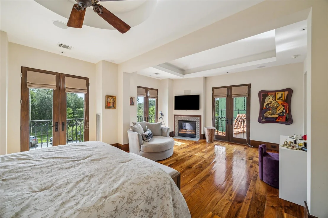 Photo of 322 Crestwood Drive