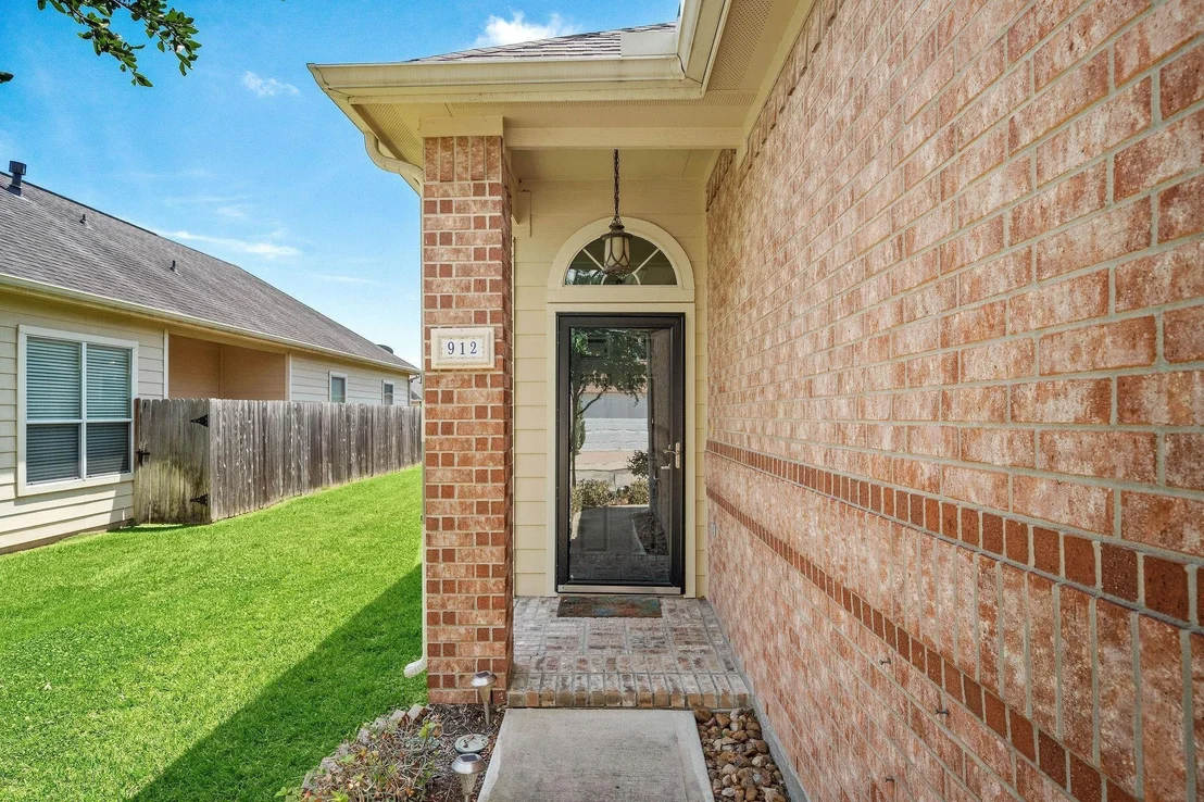 Photo of 912 Sweet Pine Drive