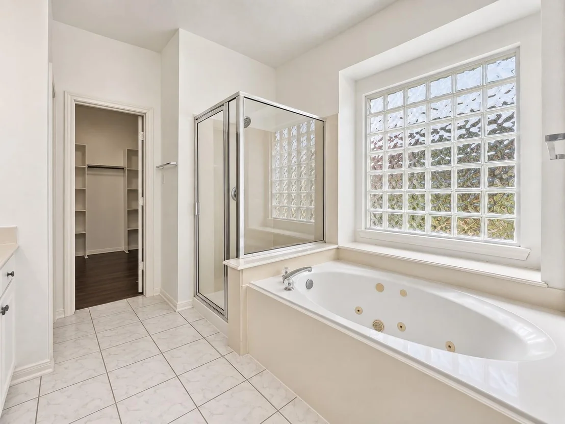 Photo of 6043 Heathmoor Lane
