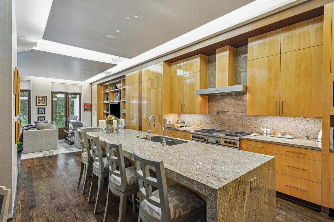 Photo of 20 Eaton Square