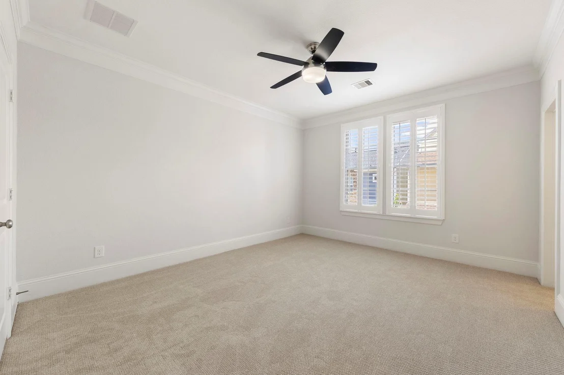Photo of 19 E Breezy Way