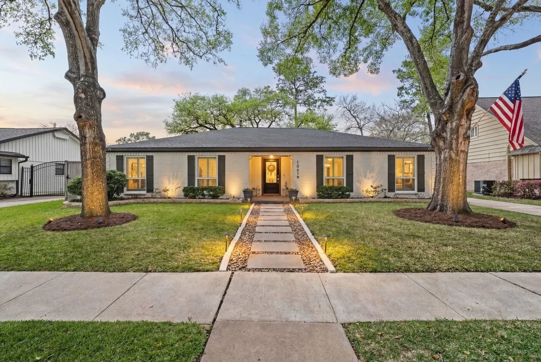 Photo of 10619 Cranbrook Road