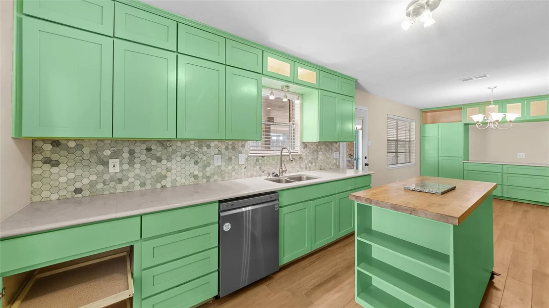 Photo of 1711 Woodhue Drive