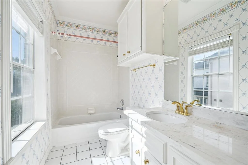 Photo of 2537 Addison Road