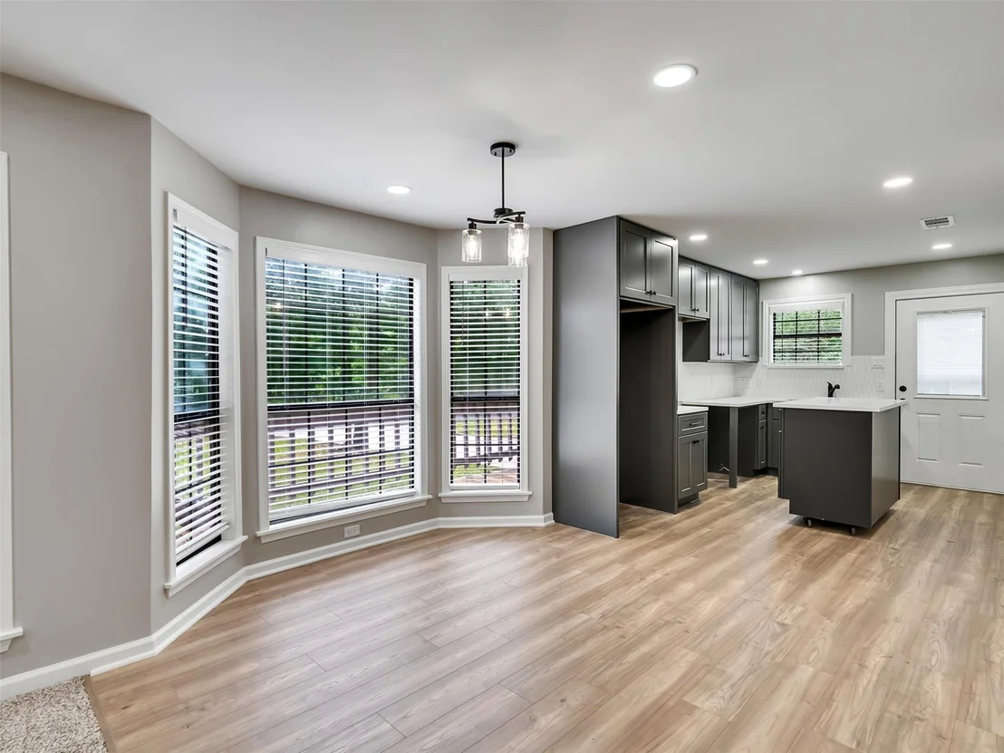 Photo of 351 White Oak Drive