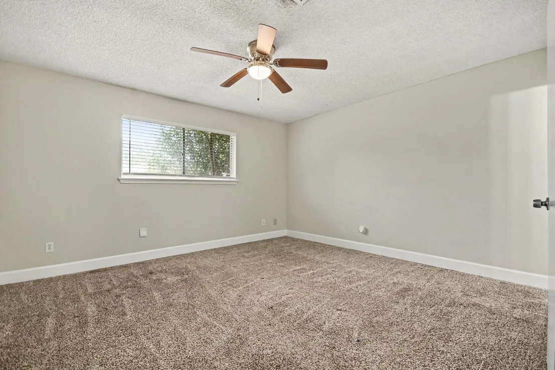 Photo of 807 Voyager Drive