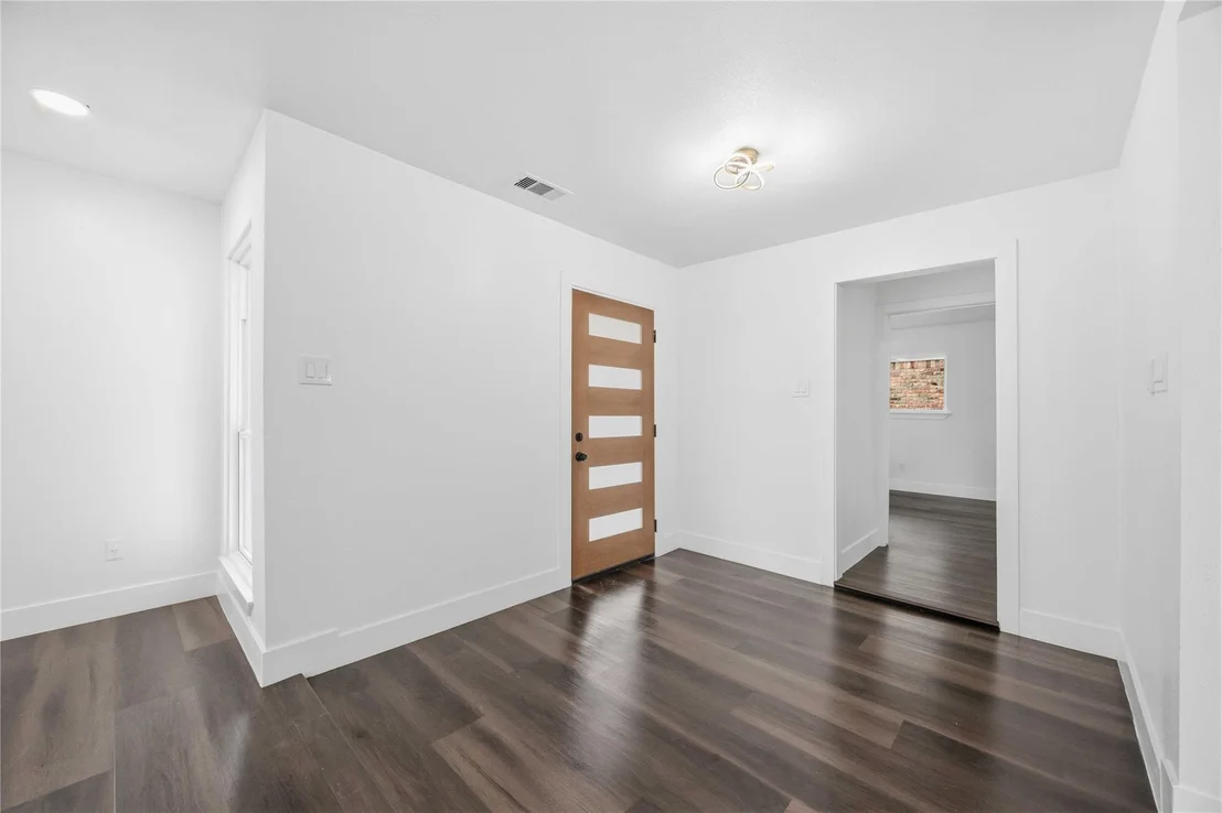 Photo of 5446 Loch Lomond Drive