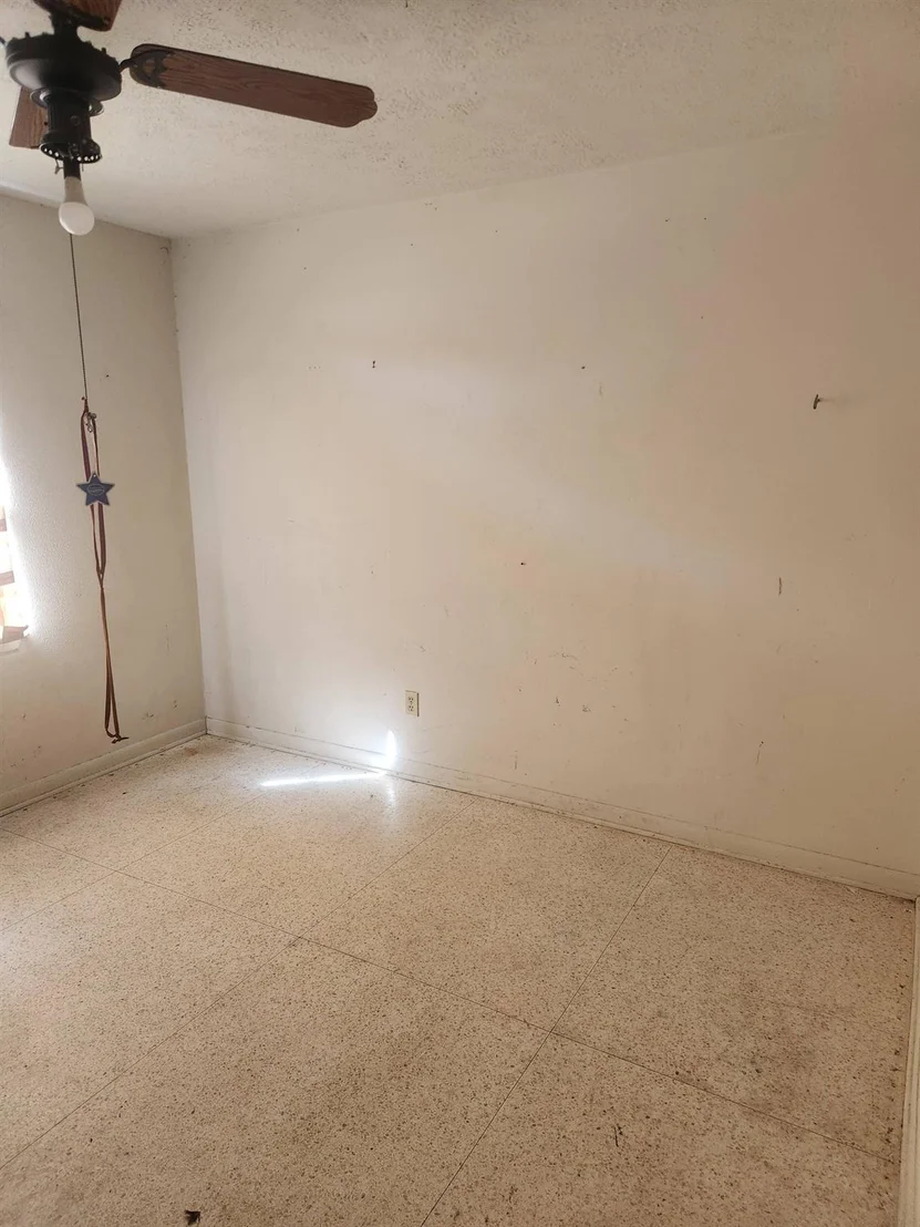 Photo of 1122 Desirable Lane