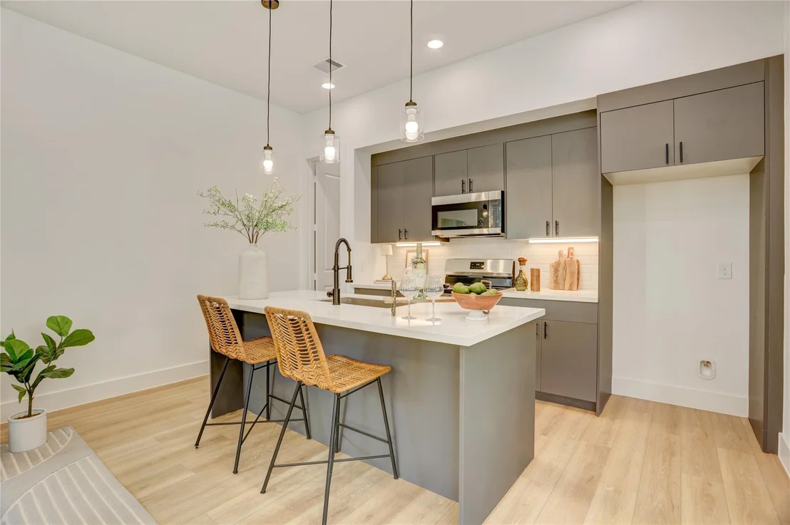 Photo of 9604 Burden Street