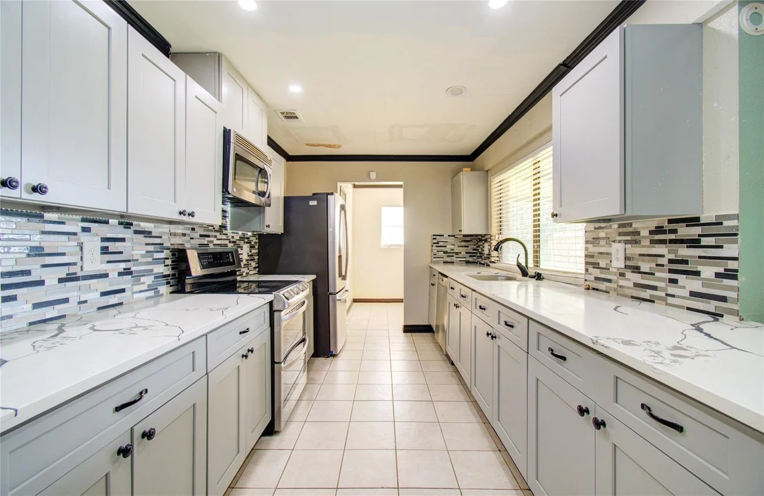 Photo of 8014 Streamside Drive