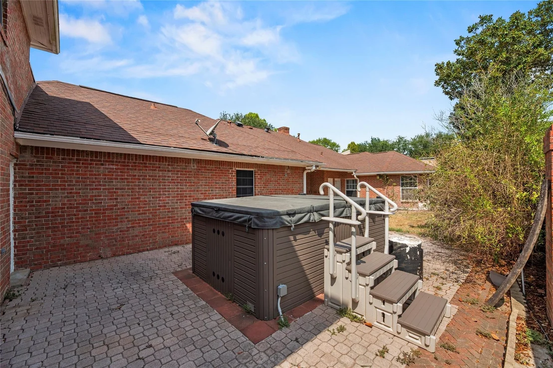 Photo of 8115 Meadow Crest Street