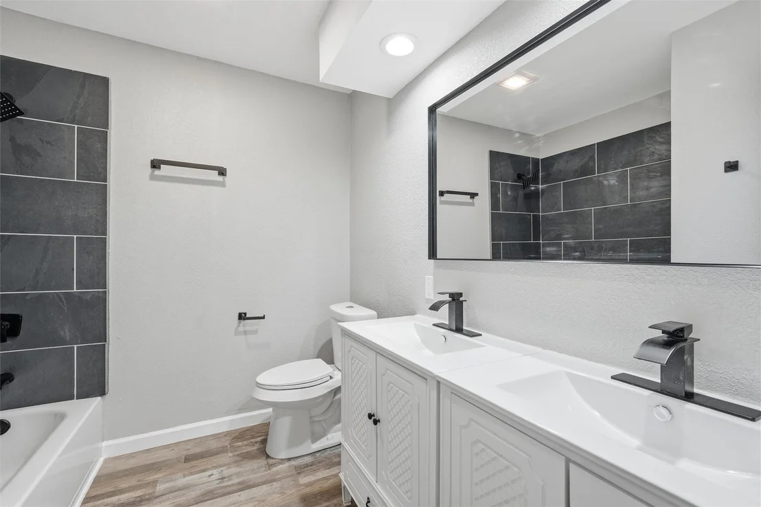 Photo of 423 Jeffery Lane