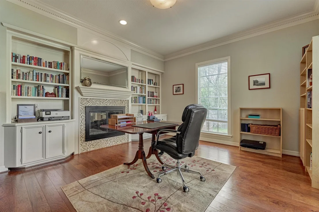 Photo of 115 E Shadowpoint Circle