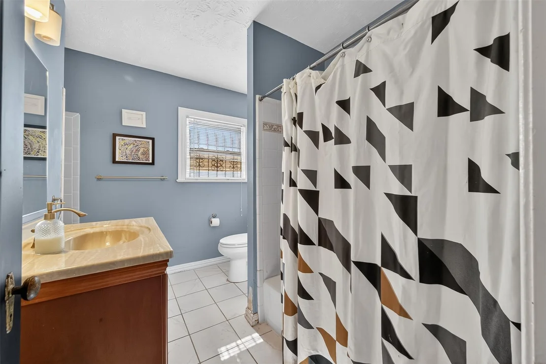 Photo of 5223 Clay Street