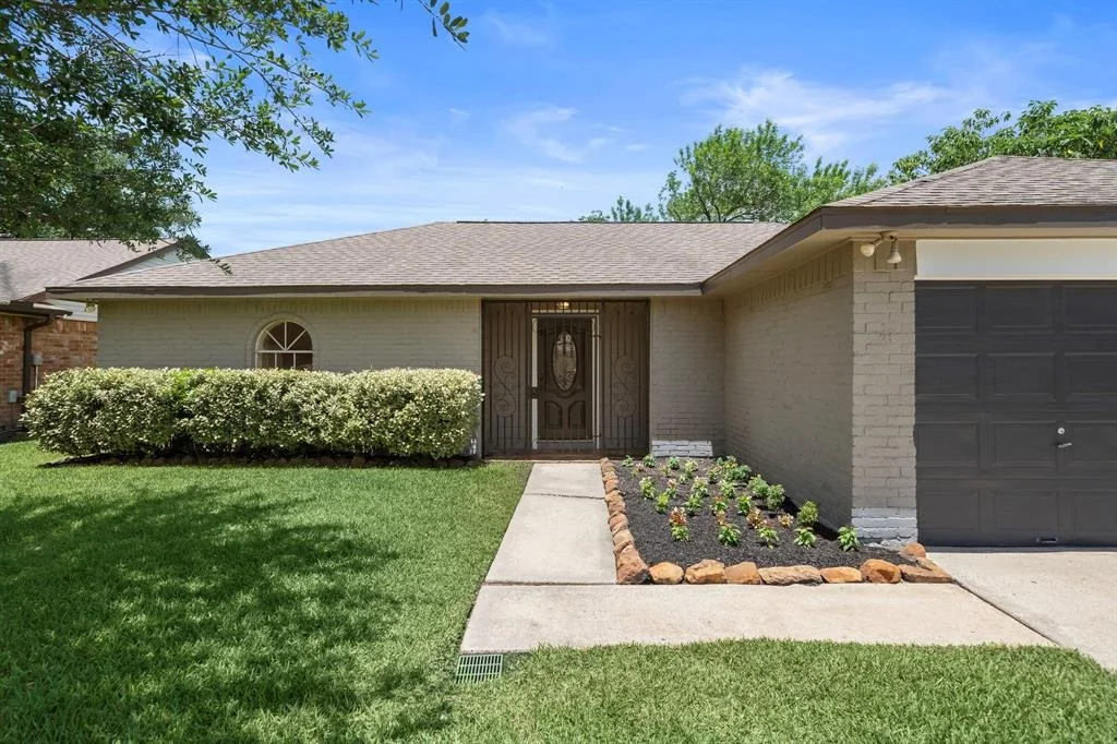Photo of 11243 Rousseau Drive