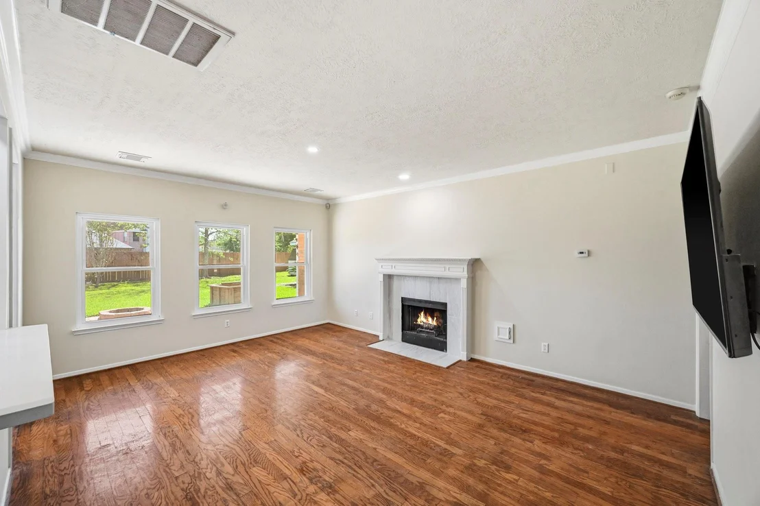 Photo of 215 Crabapple Drive