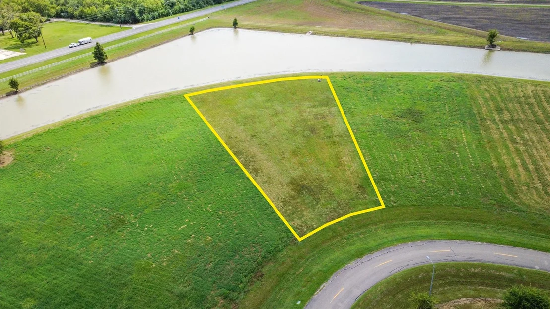 Photo of 1302 Lakeland Circle