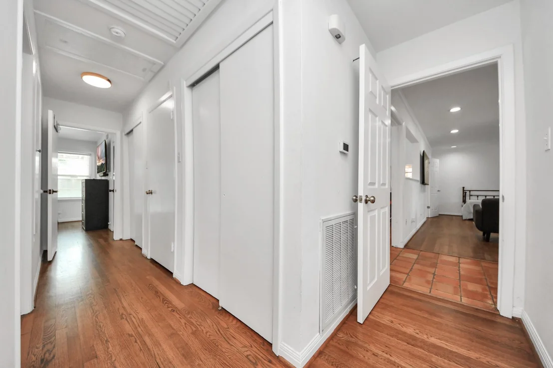 Photo of 5139 Beechnut Street