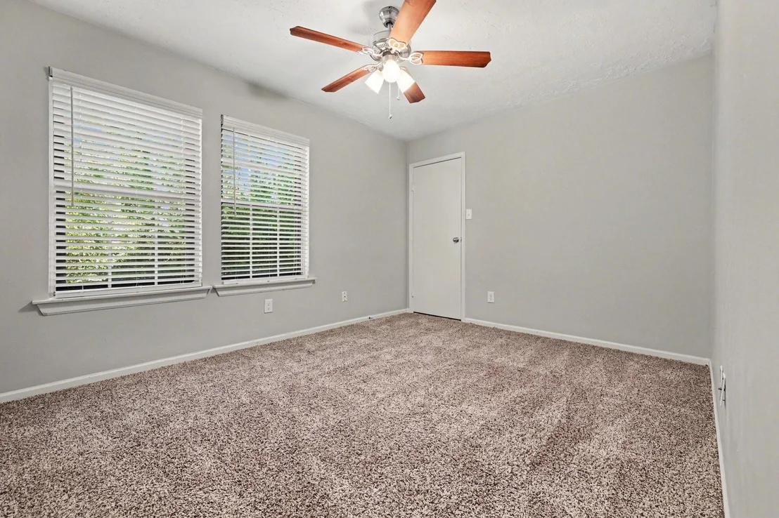 Photo of 34 E Wandering Oak Drive