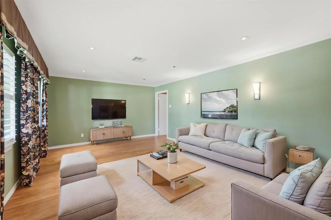 Photo of 1519 Droxford Drive