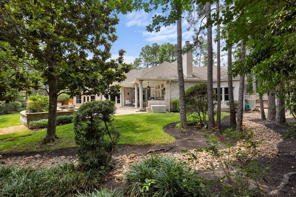 Photo of 63 N Wooded Brook Circle