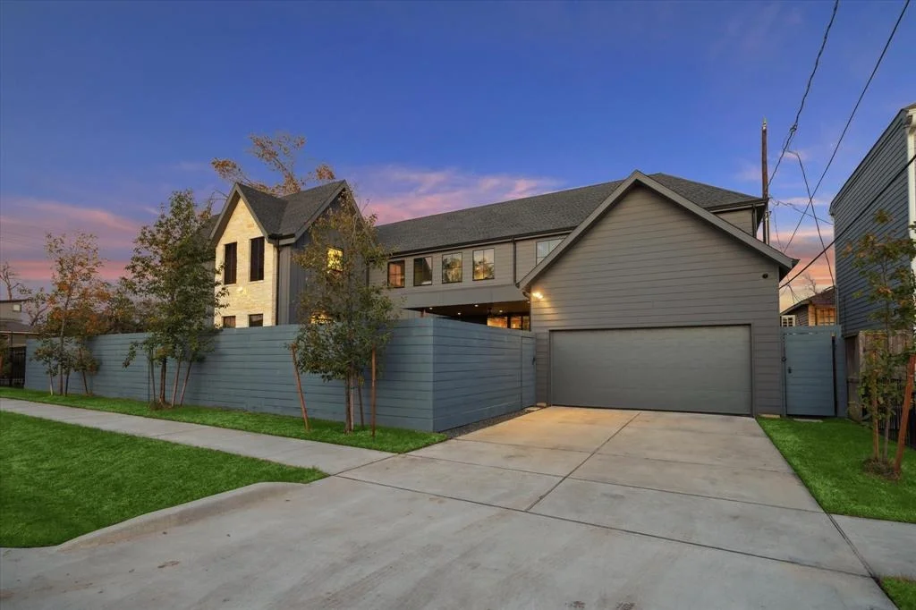 Photo of 2535 White Oak Drive