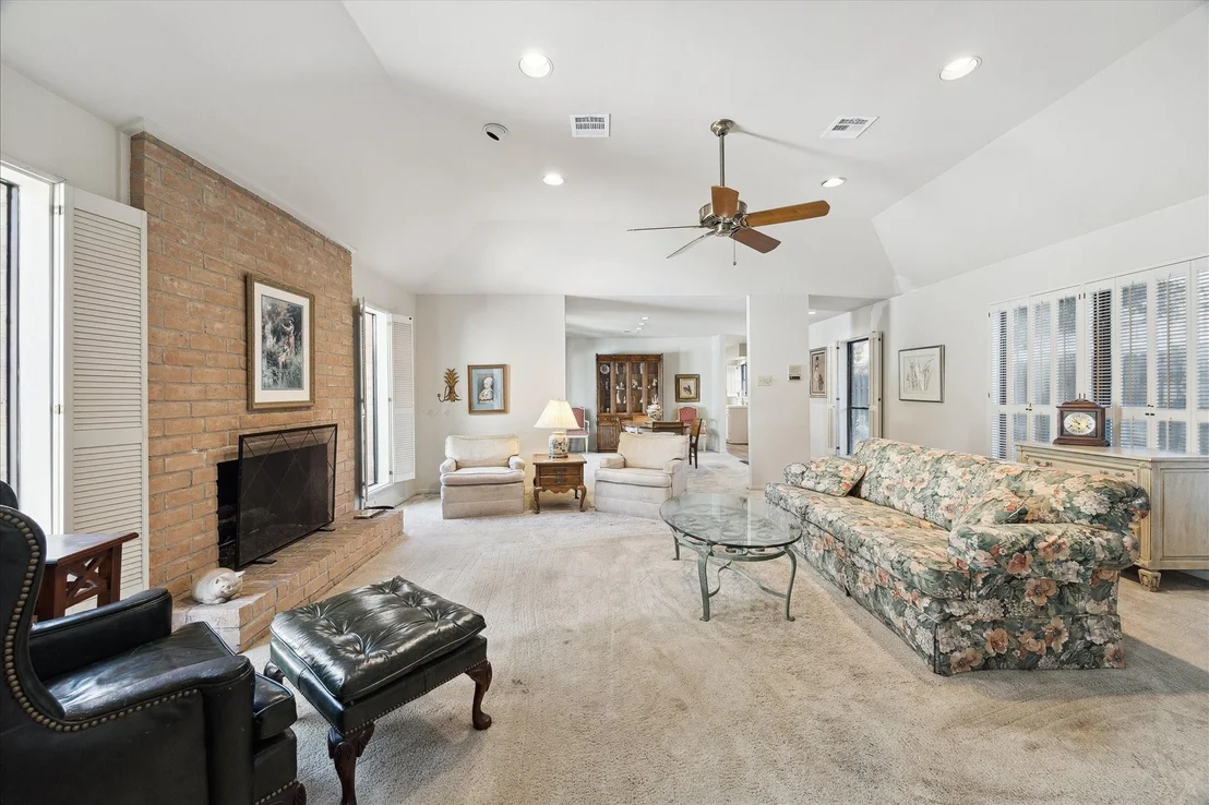 Photo of 306 Commodore Way