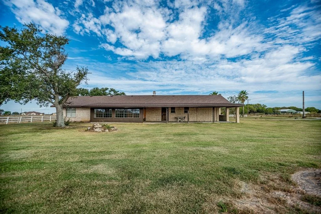 Photo of 587 Seakist Road