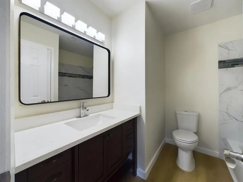 Photo of Unit 13A at 2501 Gulf Freeway