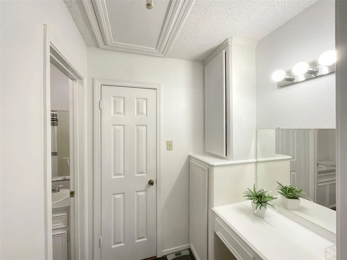 Photo of 1155 Holbech Lane