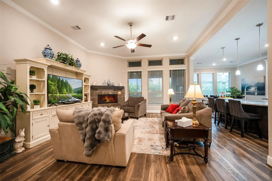 Photo of 915 Falcon Hollow Lane
