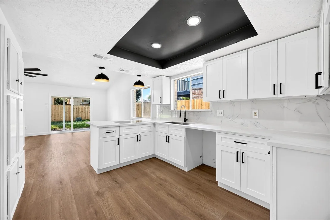 Photo of 8515 Rivercross Road