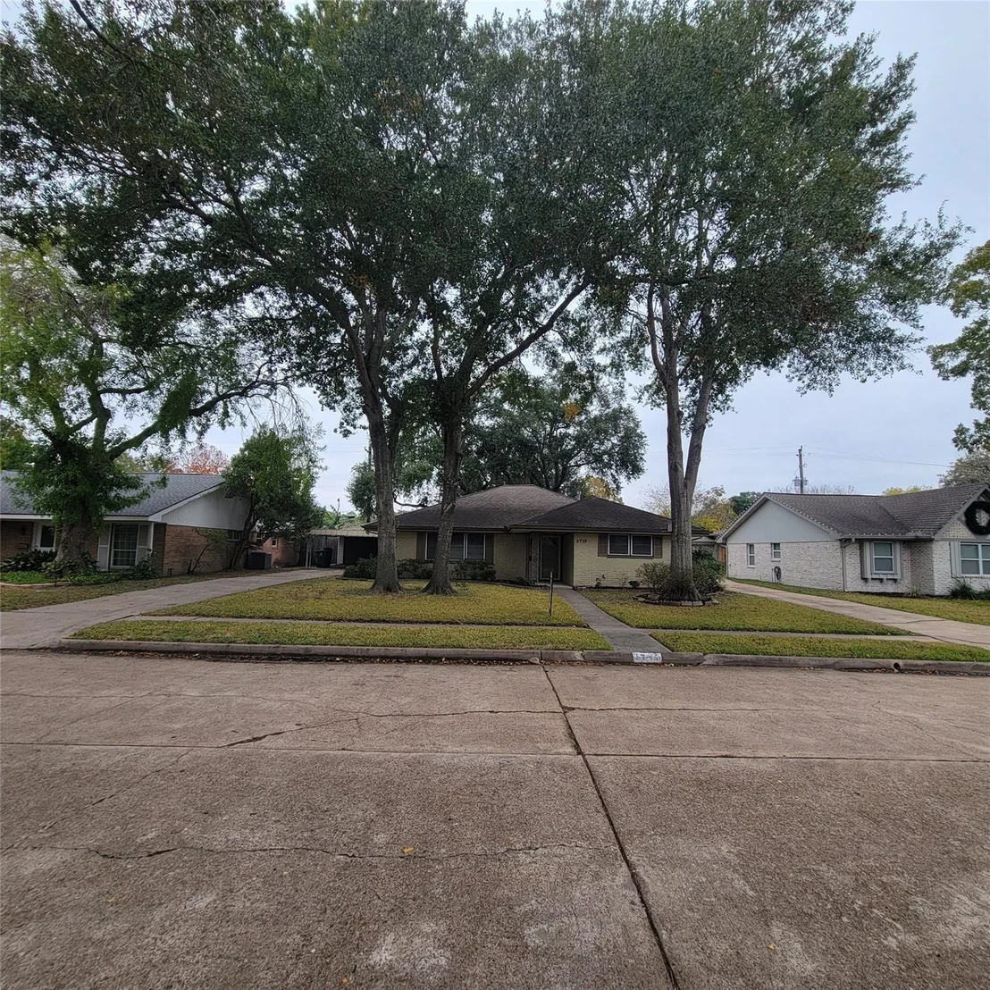 Photo of 5718 Burlinghall Drive