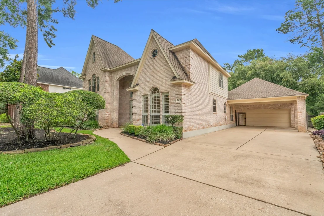 Photo of 142 W Shadowpoint Circle