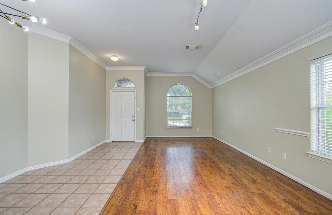 Photo of 18223 Heathridge Lane